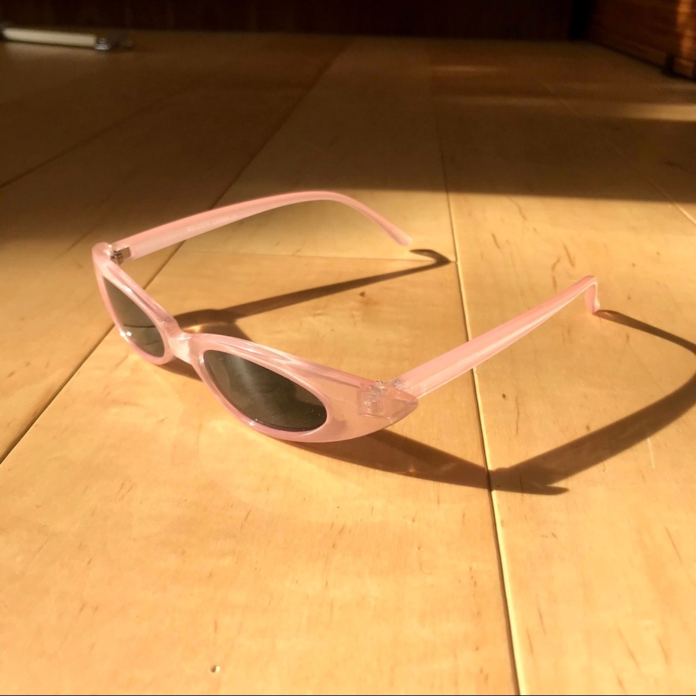 Cute soft pink sunglasses - Picture 3 of 4